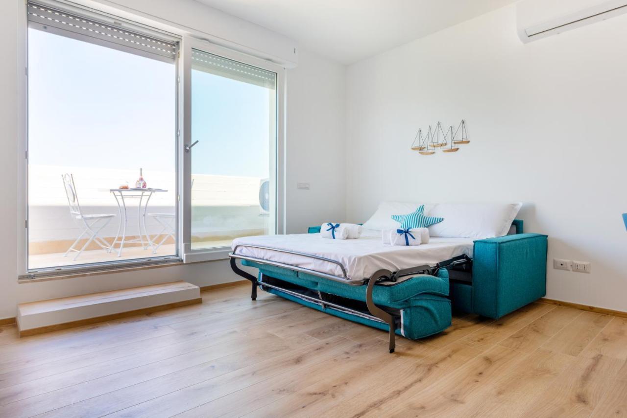 Waterfront Apartment With Seaview Balcony Bari Bagian luar foto