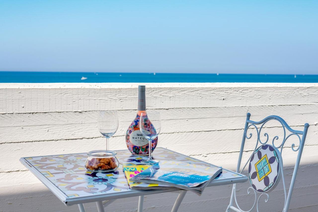 Waterfront Apartment With Seaview Balcony Bari Bagian luar foto