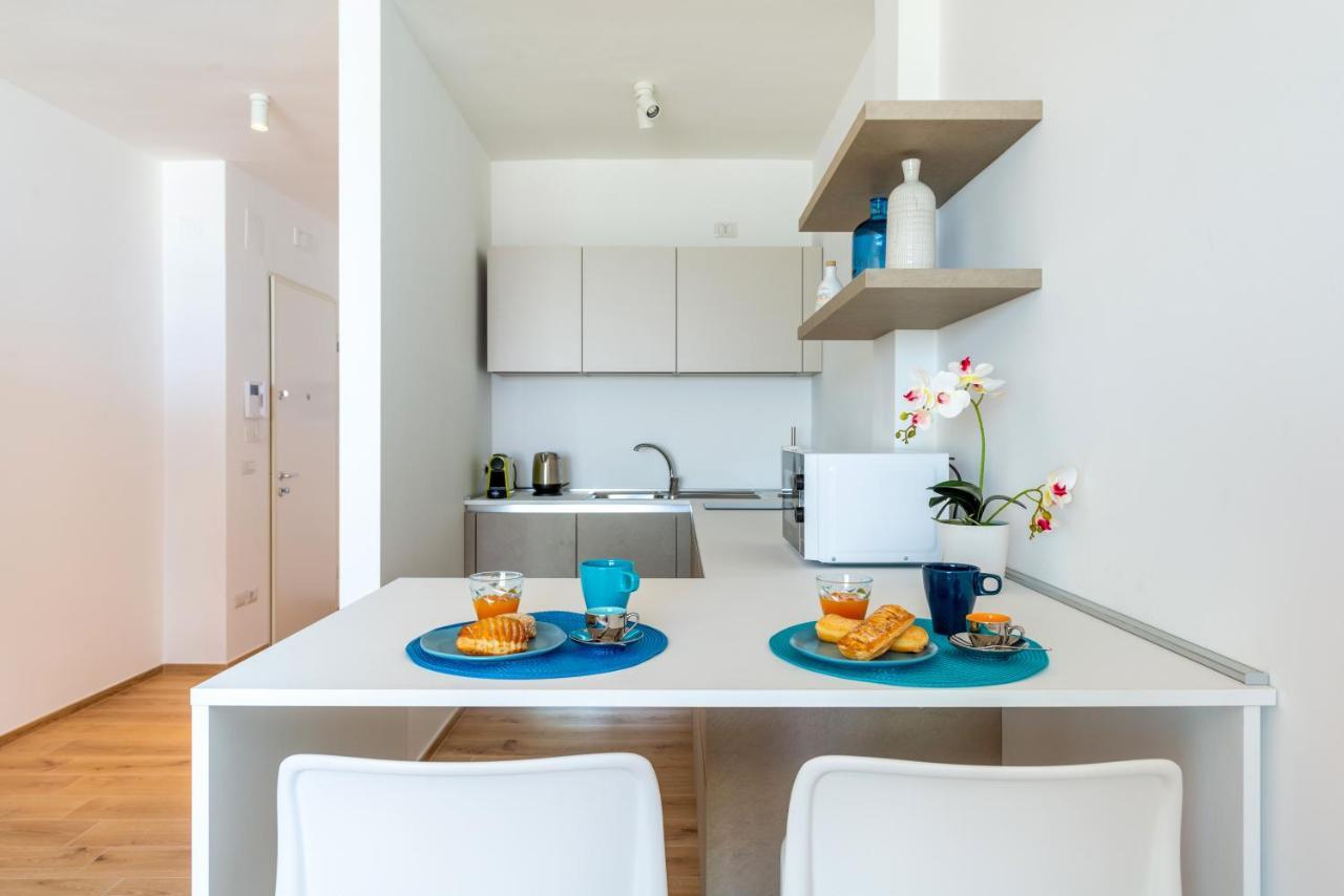 Waterfront Apartment With Seaview Balcony Bari Bagian luar foto