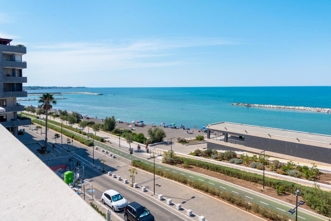 Waterfront Apartment With Seaview Balcony Bari Bagian luar foto