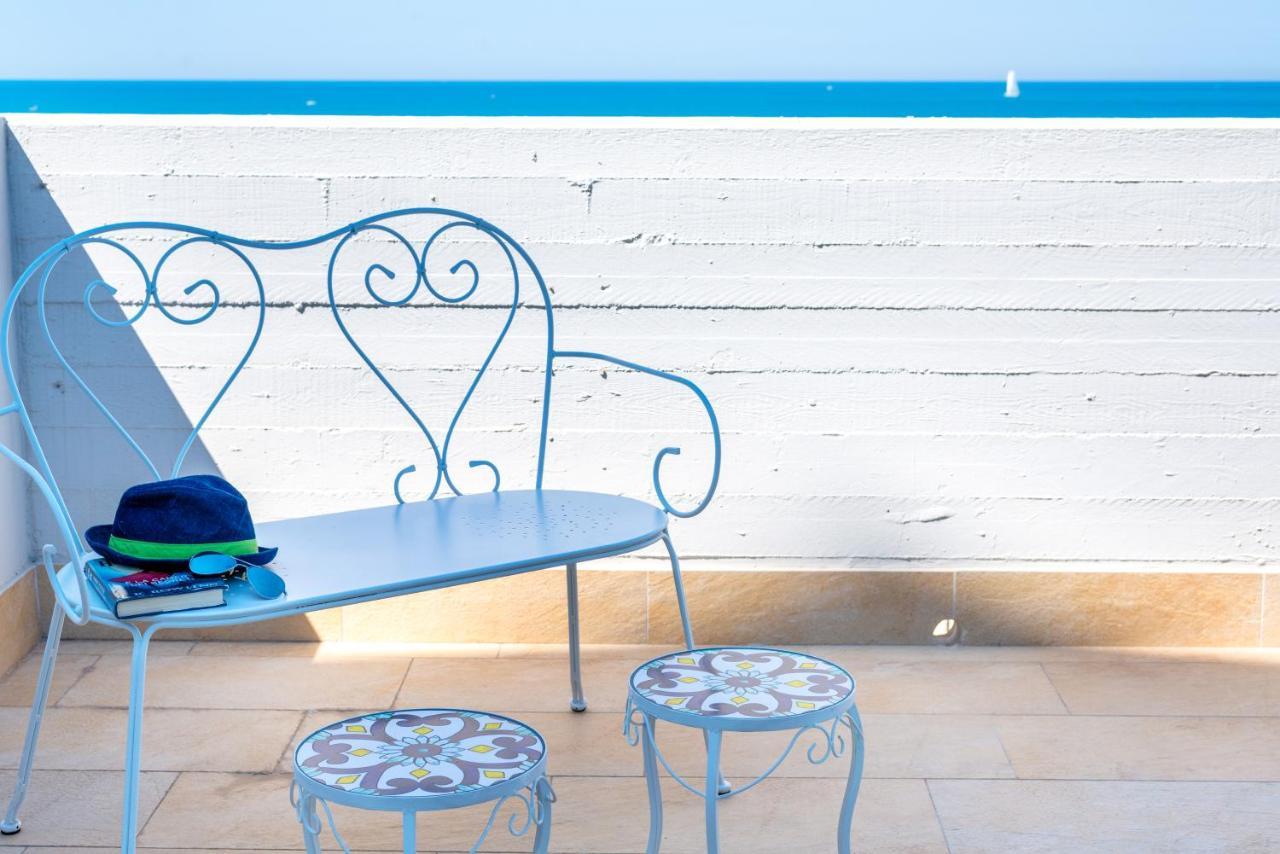 Waterfront Apartment With Seaview Balcony Bari Bagian luar foto