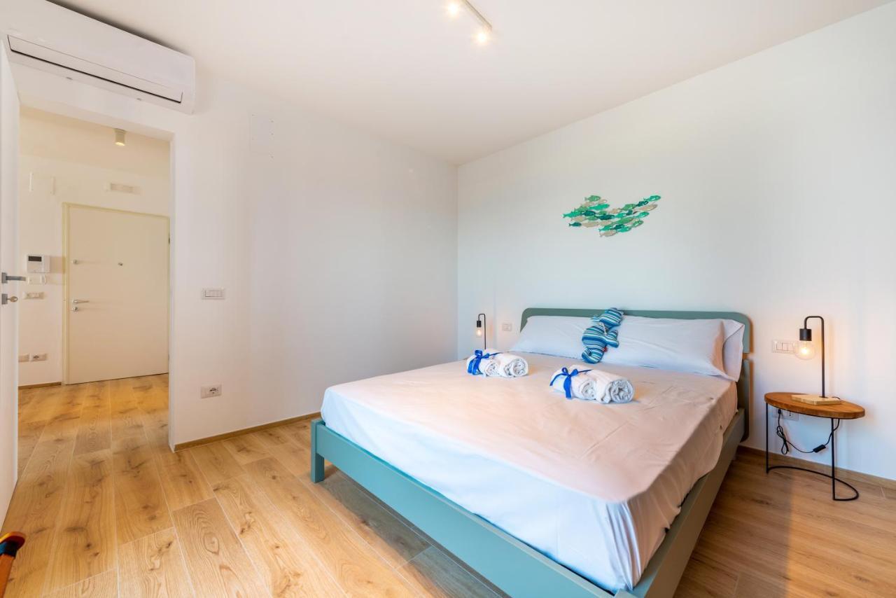 Waterfront Apartment With Seaview Balcony Bari Bagian luar foto